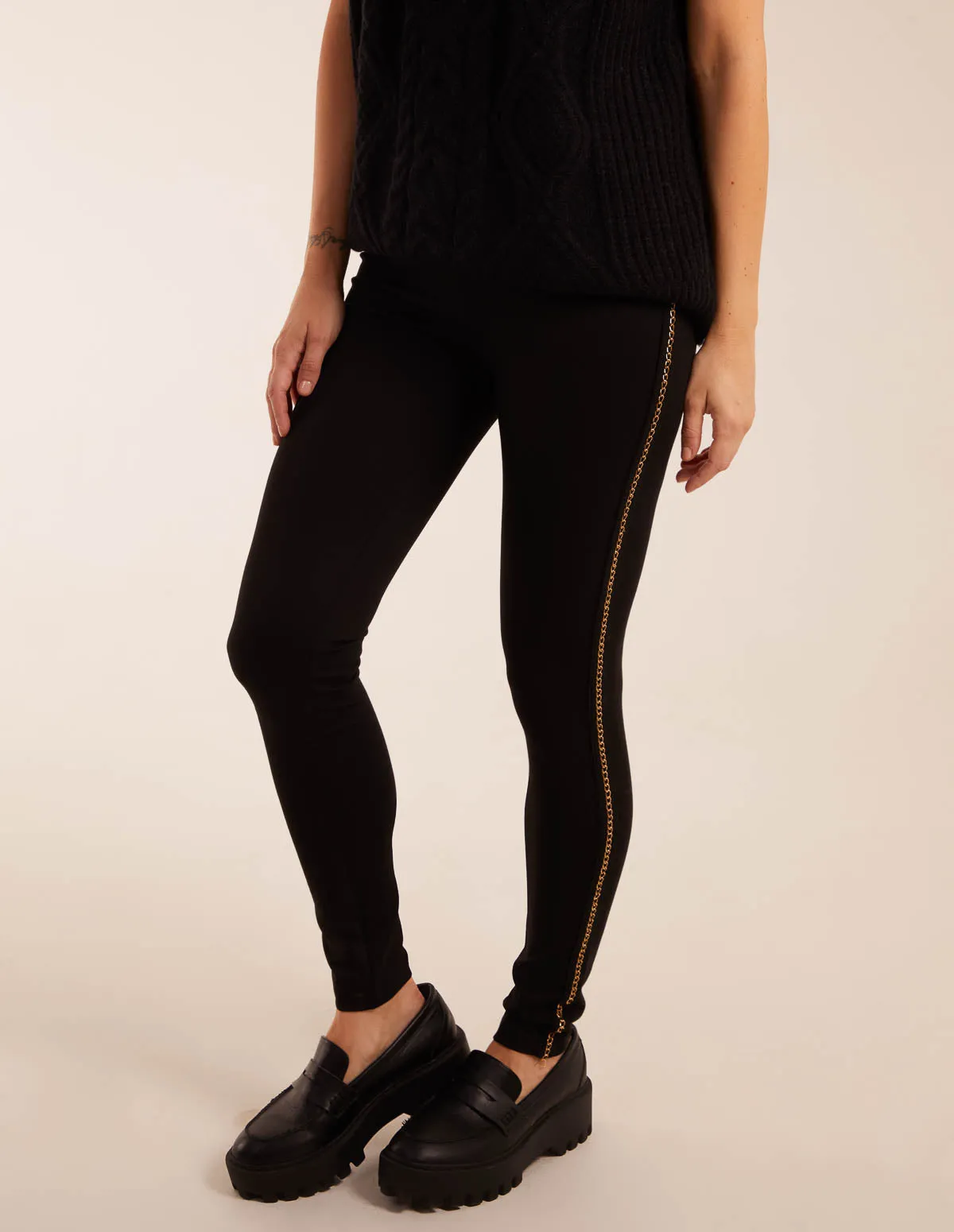 Side Chain Detail Leggings