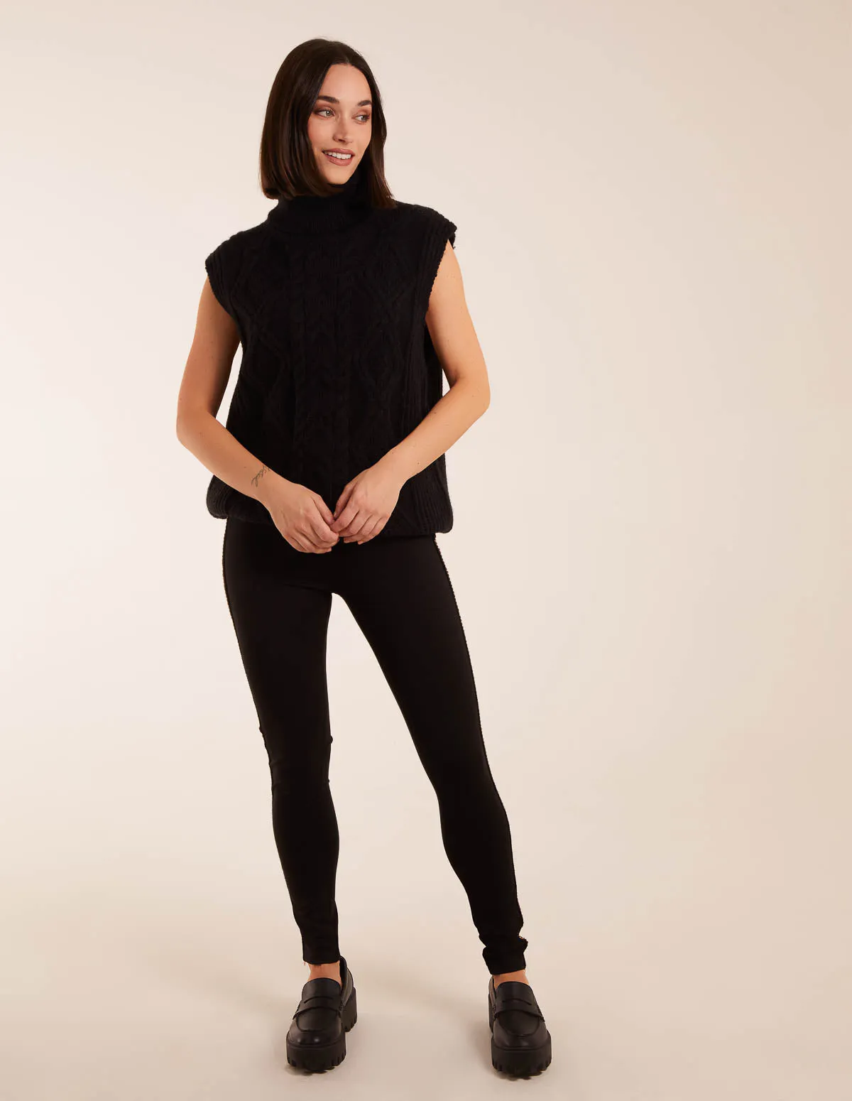 Side Chain Detail Leggings